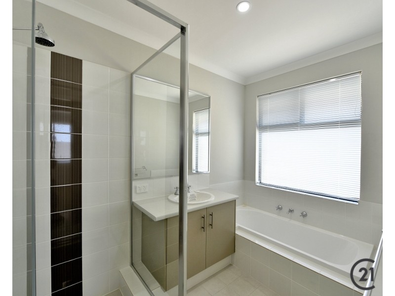 21 Thangoo Way, Golden Bay WA 6174