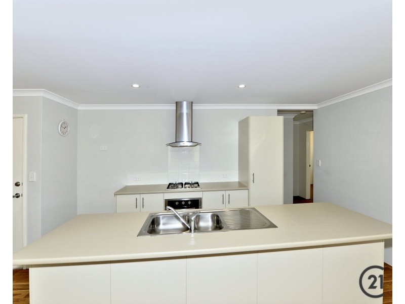 21 Thangoo Way, Golden Bay WA 6174