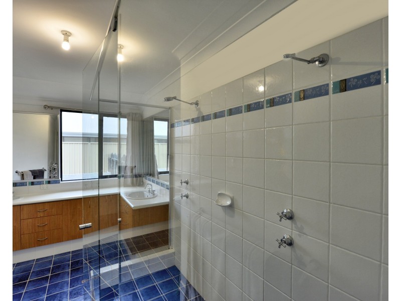 19 Bellambi Chase, Lakelands WA 6180