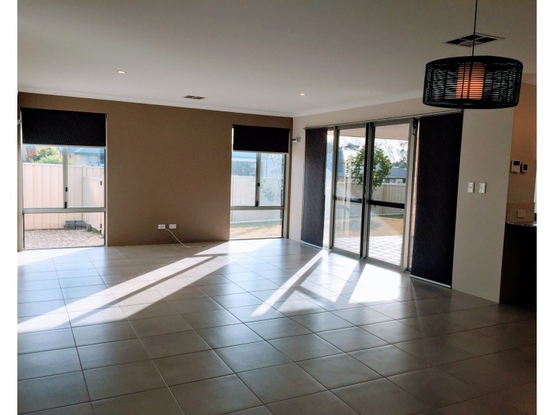 24 Garcia Loop, Lakelands WA 6180
