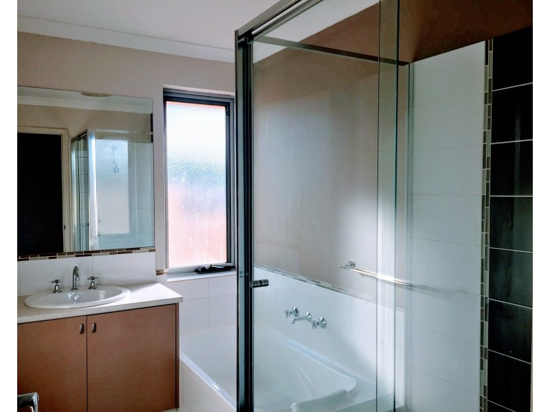 24 Garcia Loop, Lakelands WA 6180