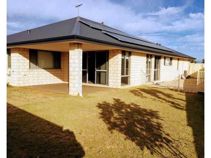 24 Garcia Loop, Lakelands WA 6180