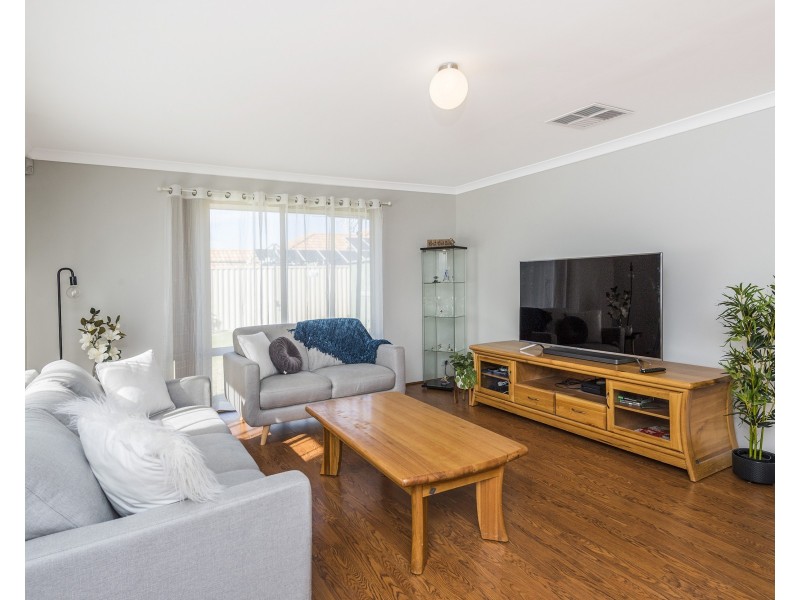 4 Regina Gardens, Greenfields WA 6210