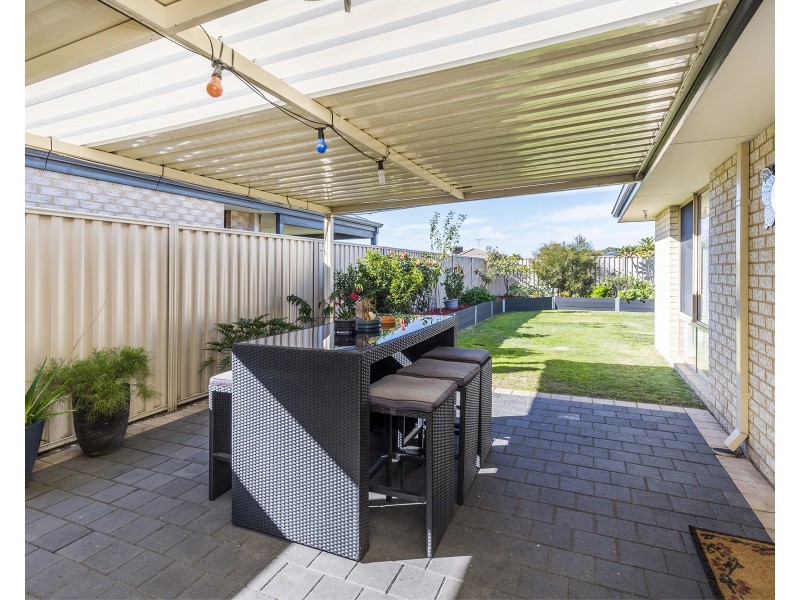4 Regina Gardens, Greenfields WA 6210