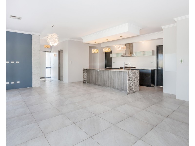 2 Highland Crescent, Meadow Springs WA 6210