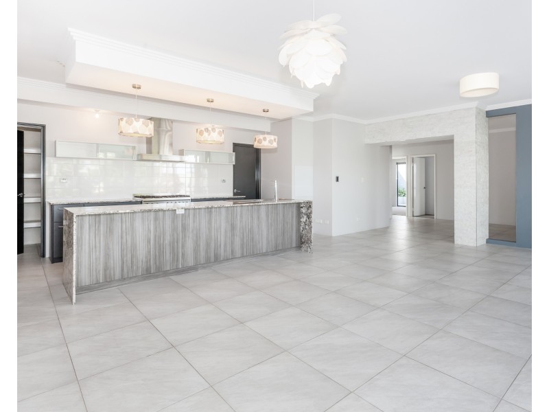 2 Highland Crescent, Meadow Springs WA 6210