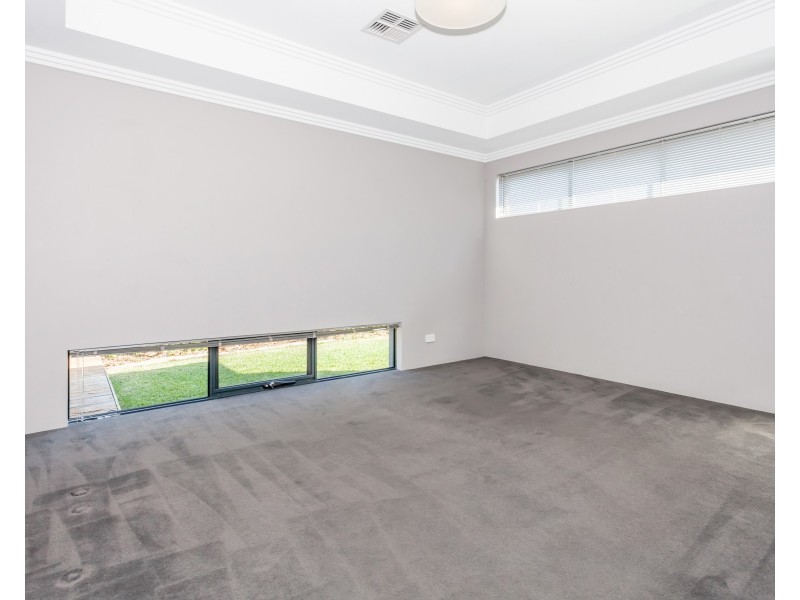 2 Highland Crescent, Meadow Springs WA 6210