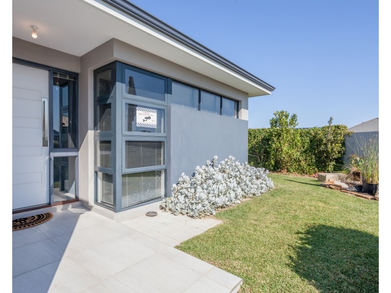 2 Highland Crescent, Meadow Springs WA 6210
