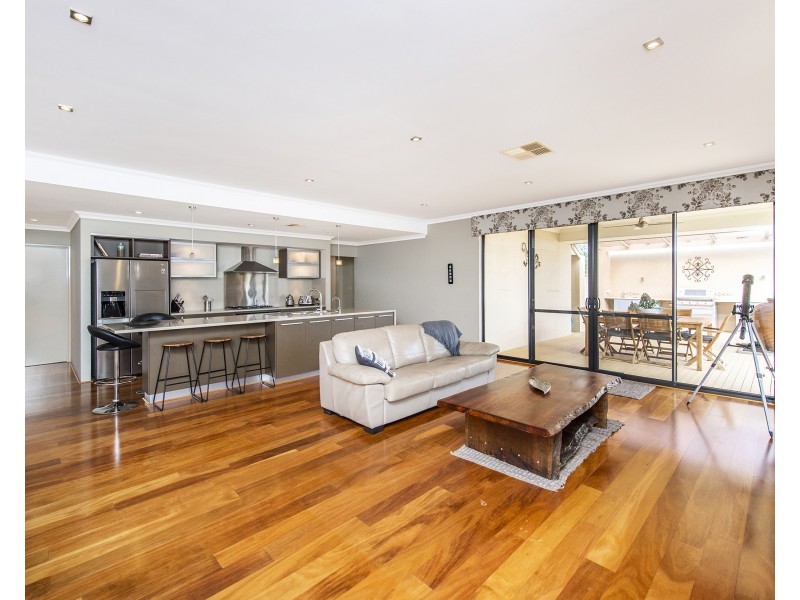 11 Cohen Vista, Lakelands WA 6180