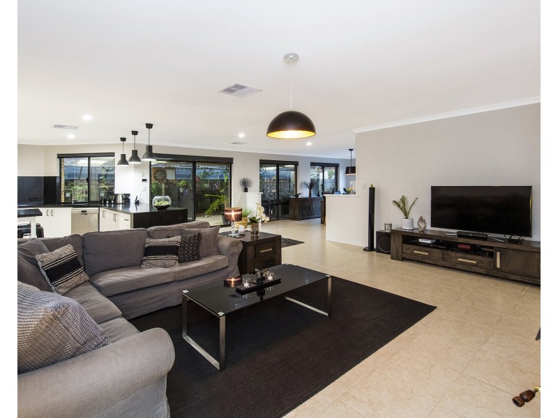 51 Seascapes Boulevard, Halls Head WA 6210