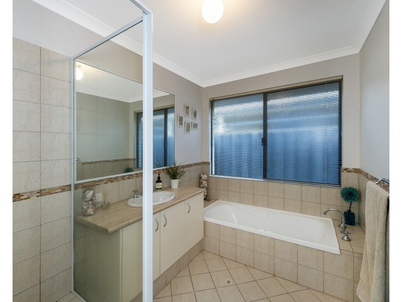 51 Seascapes Boulevard, Halls Head WA 6210