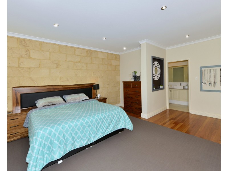 10 Coastal Retreat, Wannanup WA 6210