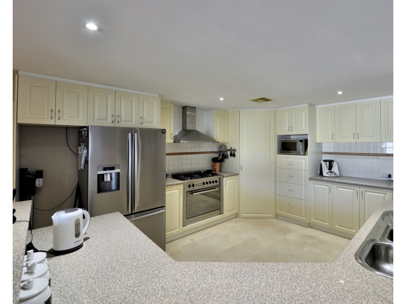 10 Coastal Retreat, Wannanup WA 6210