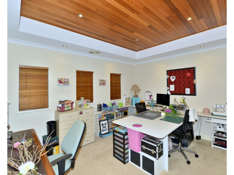 10 Coastal Retreat, Wannanup WA 6210