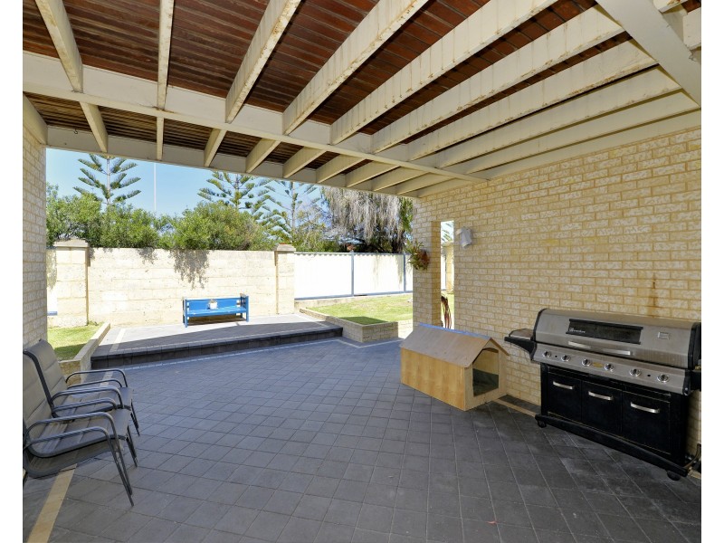10 Coastal Retreat, Wannanup WA 6210