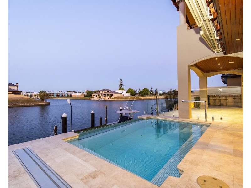 48 Aztec Island Retreat, Halls Head WA 6210