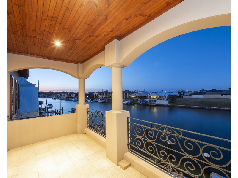 48 Aztec Island Retreat, Halls Head WA 6210