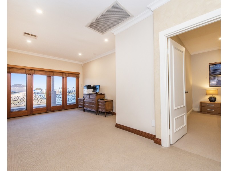 48 Aztec Island Retreat, Halls Head WA 6210