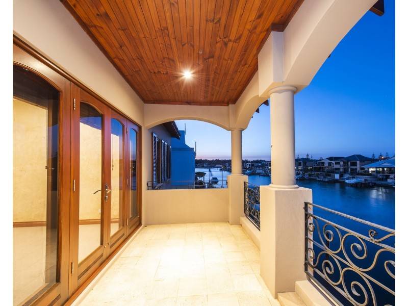 48 Aztec Island Retreat, Halls Head WA 6210