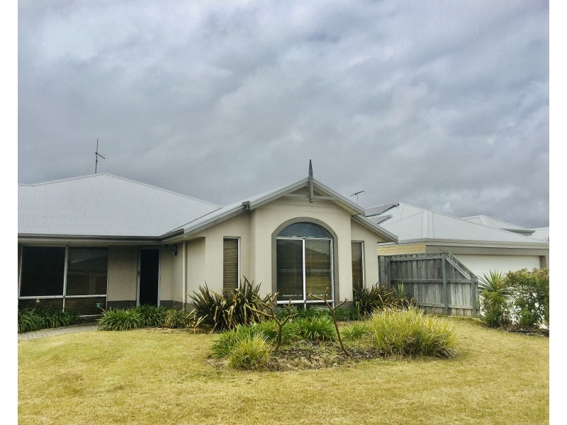 19 Grasshill Grange, Halls Head WA 6210