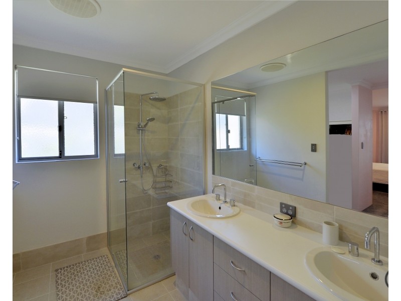 15 Teneriffe Rise, Halls Head WA 6210