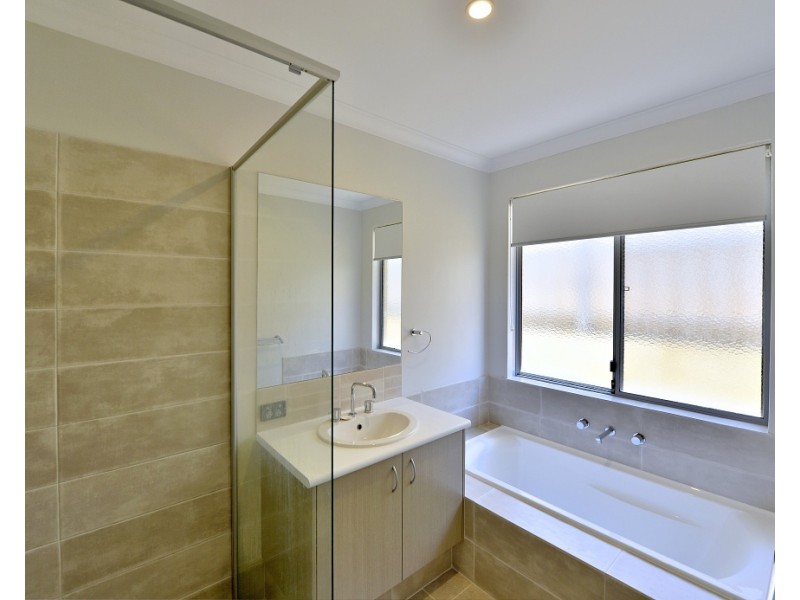 15 Teneriffe Rise, Halls Head WA 6210