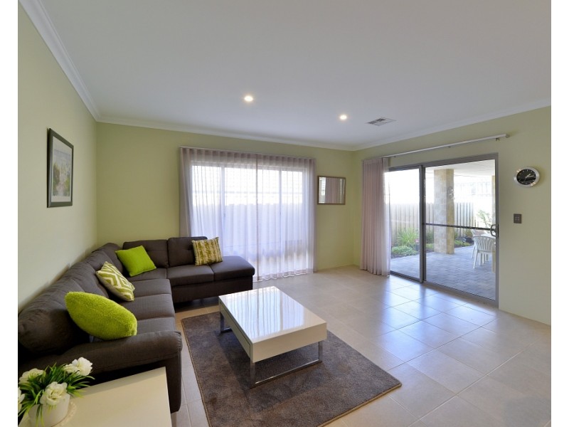 15 Teneriffe Rise, Halls Head WA 6210