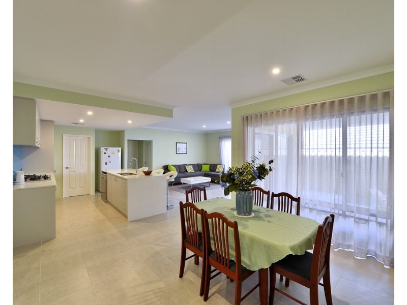 15 Teneriffe Rise, Halls Head WA 6210