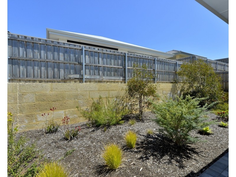 15 Teneriffe Rise, Halls Head WA 6210