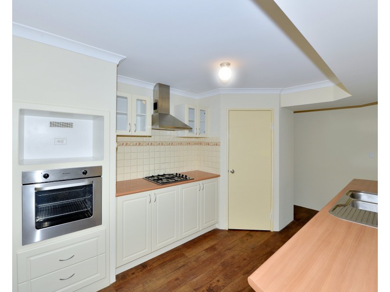 3 Honeymyrtle Grange, Halls Head WA 6210