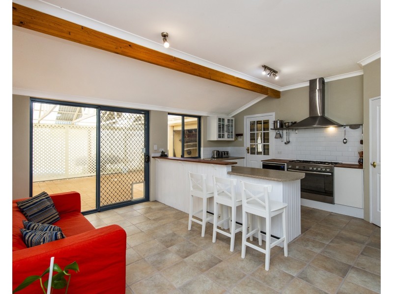 10 Batavia Avenue, Wannanup WA 6210