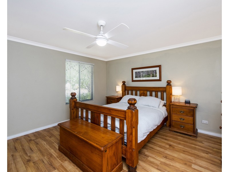 10 Batavia Avenue, Wannanup WA 6210