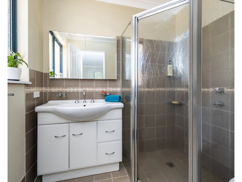 10 Batavia Avenue, Wannanup WA 6210