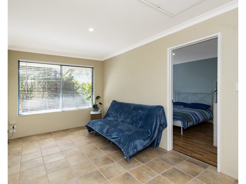 10 Batavia Avenue, Wannanup WA 6210