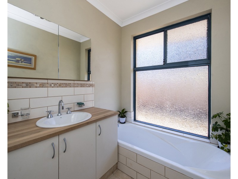 10 Batavia Avenue, Wannanup WA 6210