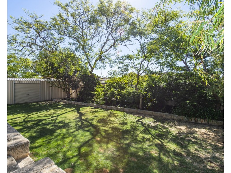 10 Batavia Avenue, Wannanup WA 6210