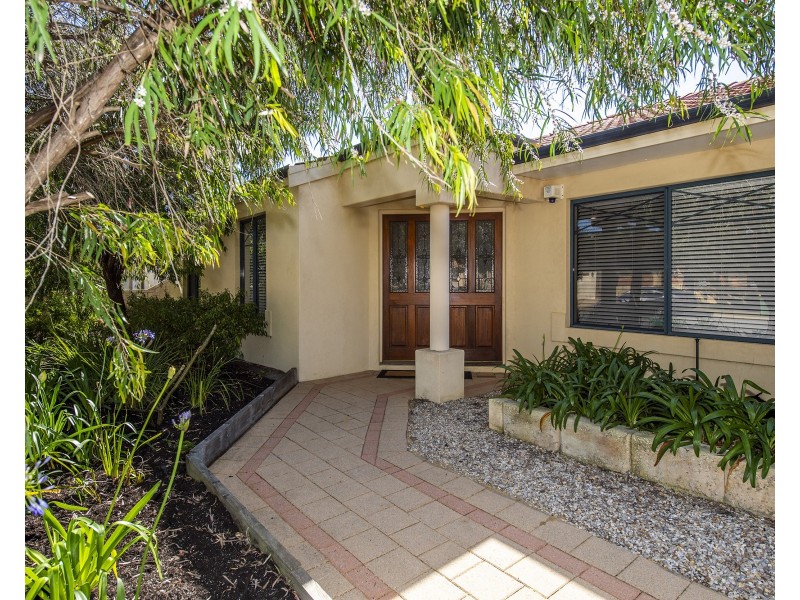 10 Batavia Avenue, Wannanup WA 6210