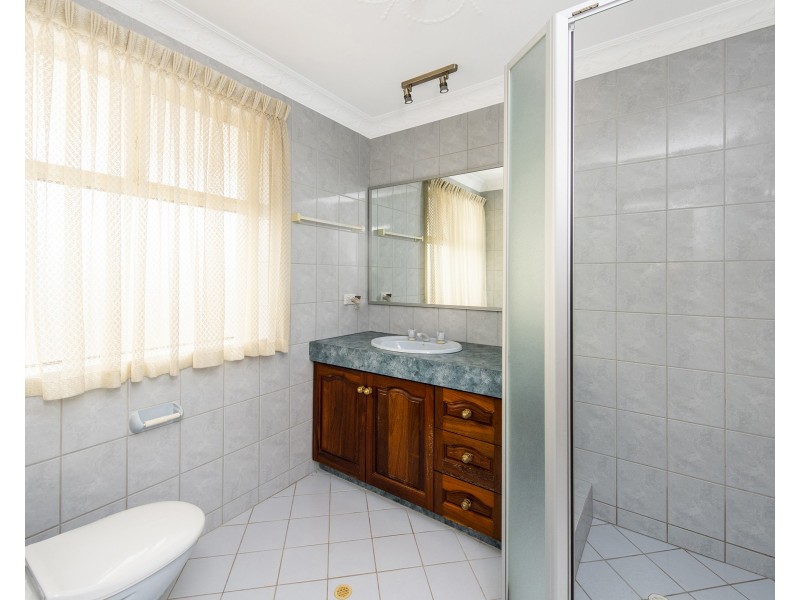 5 Berrigan Row, Halls Head WA 6210