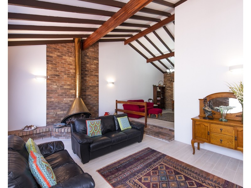 4 Sussex Place, Halls Head WA 6210