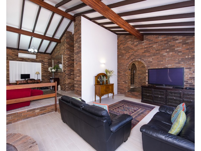 4 Sussex Place, Halls Head WA 6210