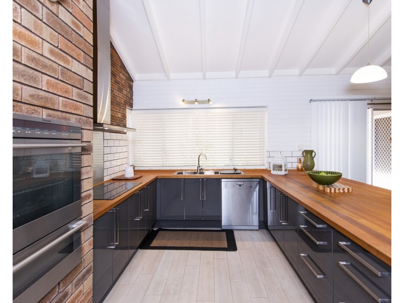 4 Sussex Place, Halls Head WA 6210