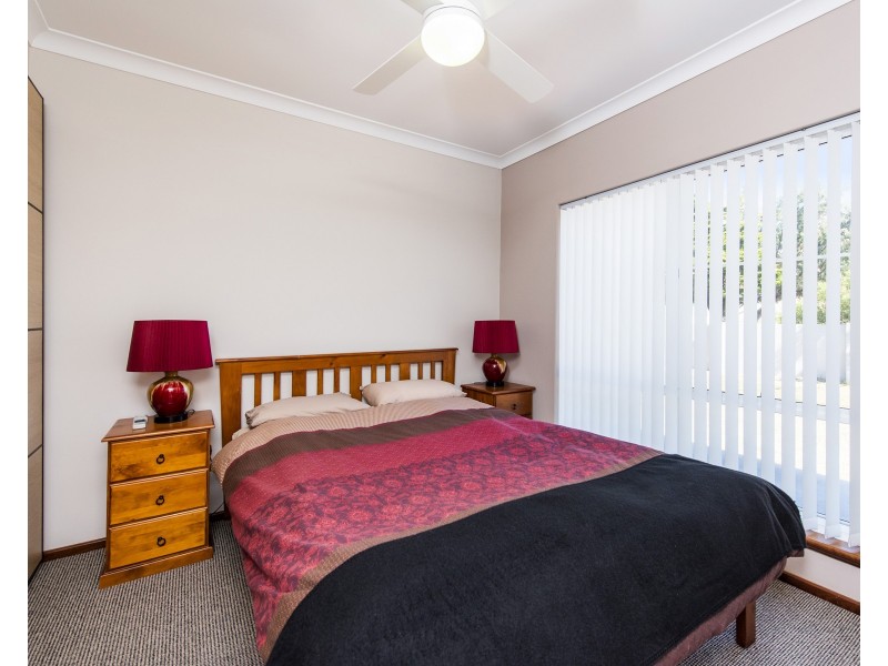 4 Sussex Place, Halls Head WA 6210