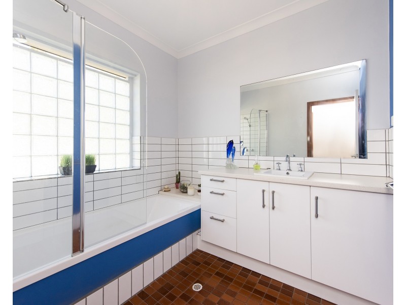 4 Sussex Place, Halls Head WA 6210