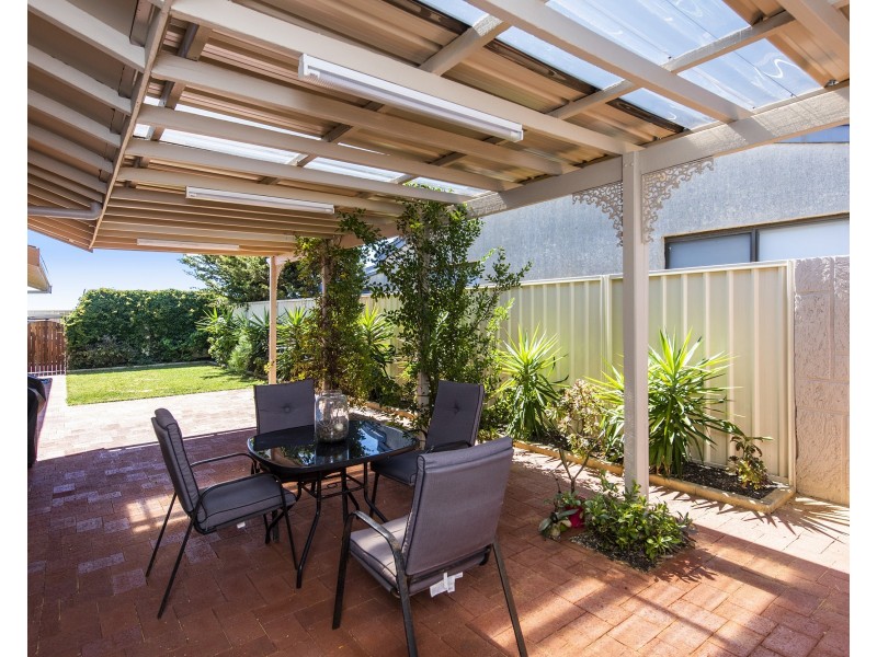 4 Sussex Place, Halls Head WA 6210