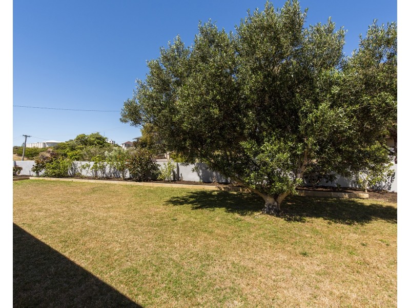 4 Sussex Place, Halls Head WA 6210