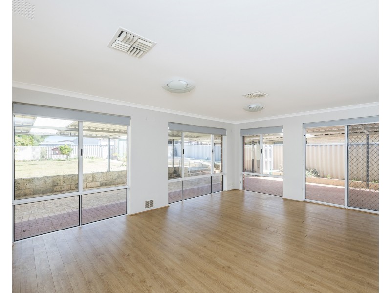 11 Dunbar Court, Meadow Springs WA 6210