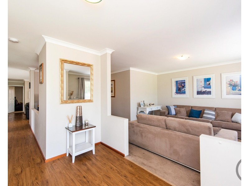 10 Bucentaur Place, Halls Head WA 6210