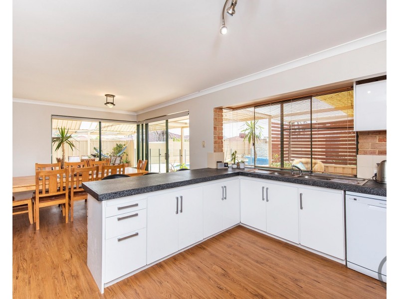 10 Bucentaur Place, Halls Head WA 6210