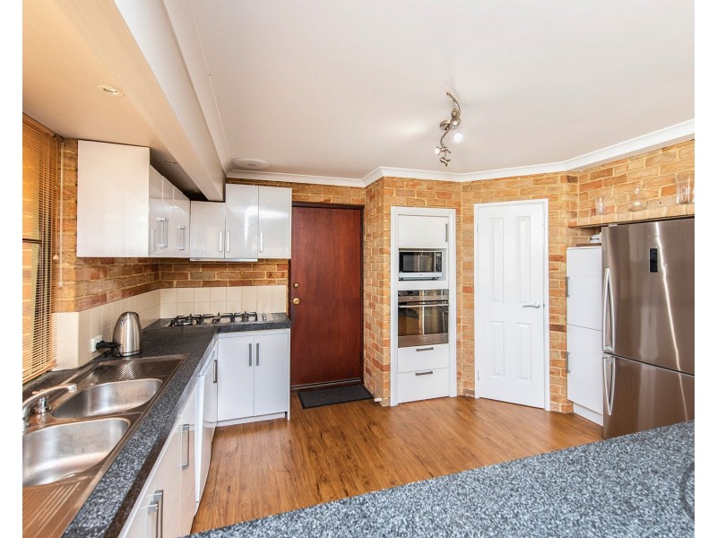 10 Bucentaur Place, Halls Head WA 6210