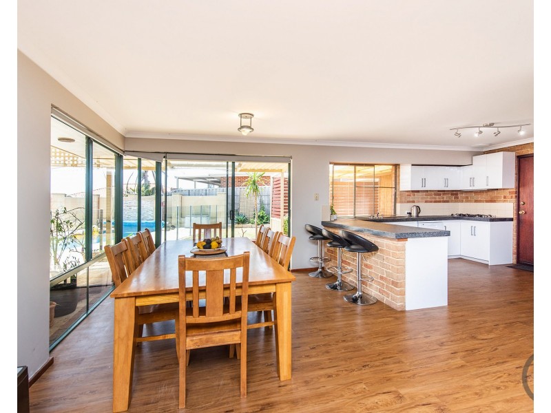 10 Bucentaur Place, Halls Head WA 6210